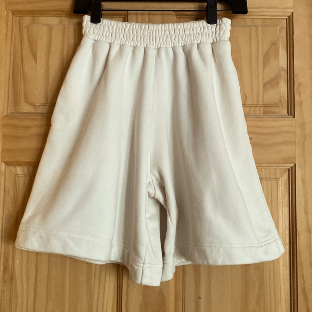 Ninety Percent Training shorts XS -Cream